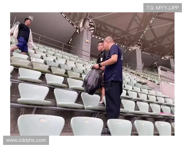 苏超赛场 “人走场净” 成常态 保洁阿姨笑称 “失业”